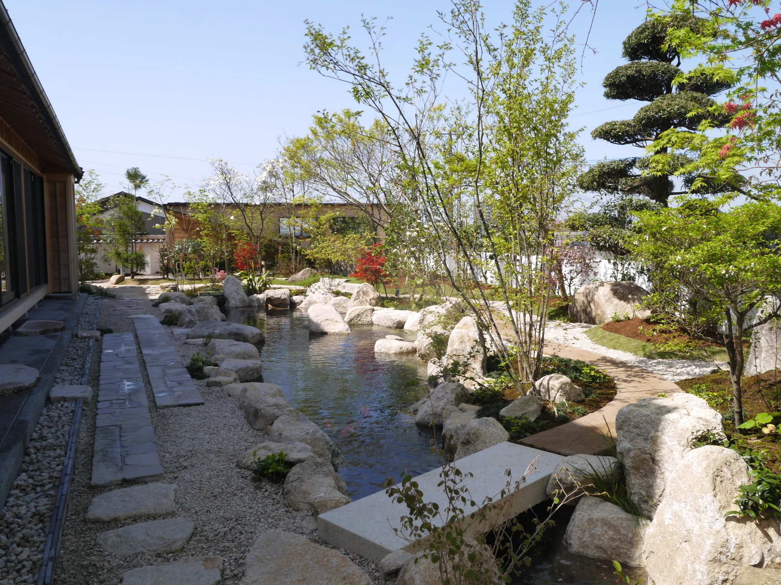 心が和やかになる池泉回遊式庭園