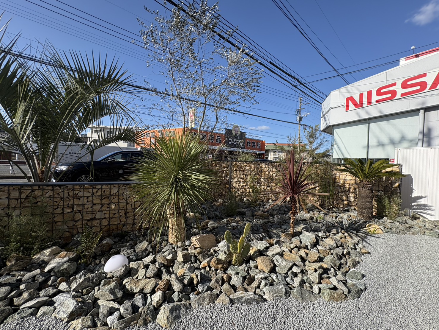 暖かく迎え入れる斎場の庭